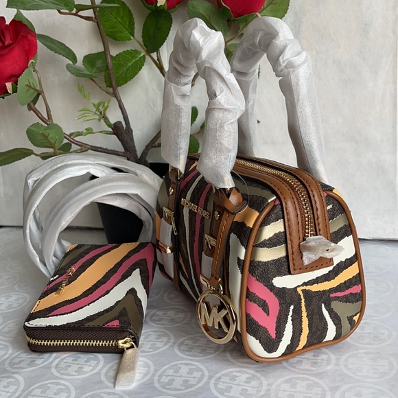 ✅SALE❤️‍🔥🆕Michael Kors Set🎁 - Picture 5 of 15